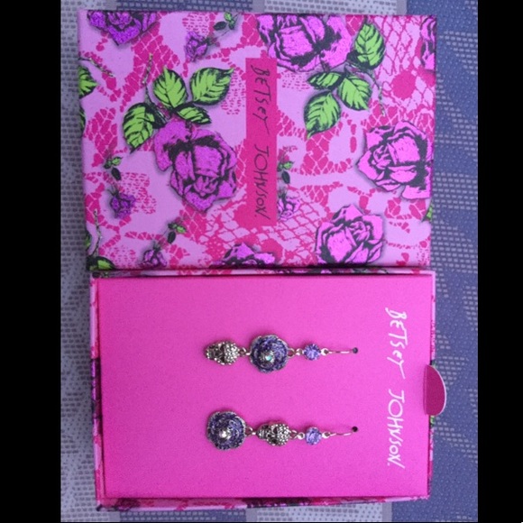 ⬇️ *PRICE DROP* ⬇️ Betsey Johnson Drop Earrings - Picture 2 of 5